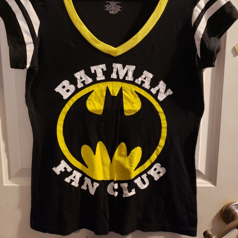 Batman V-neck tee large